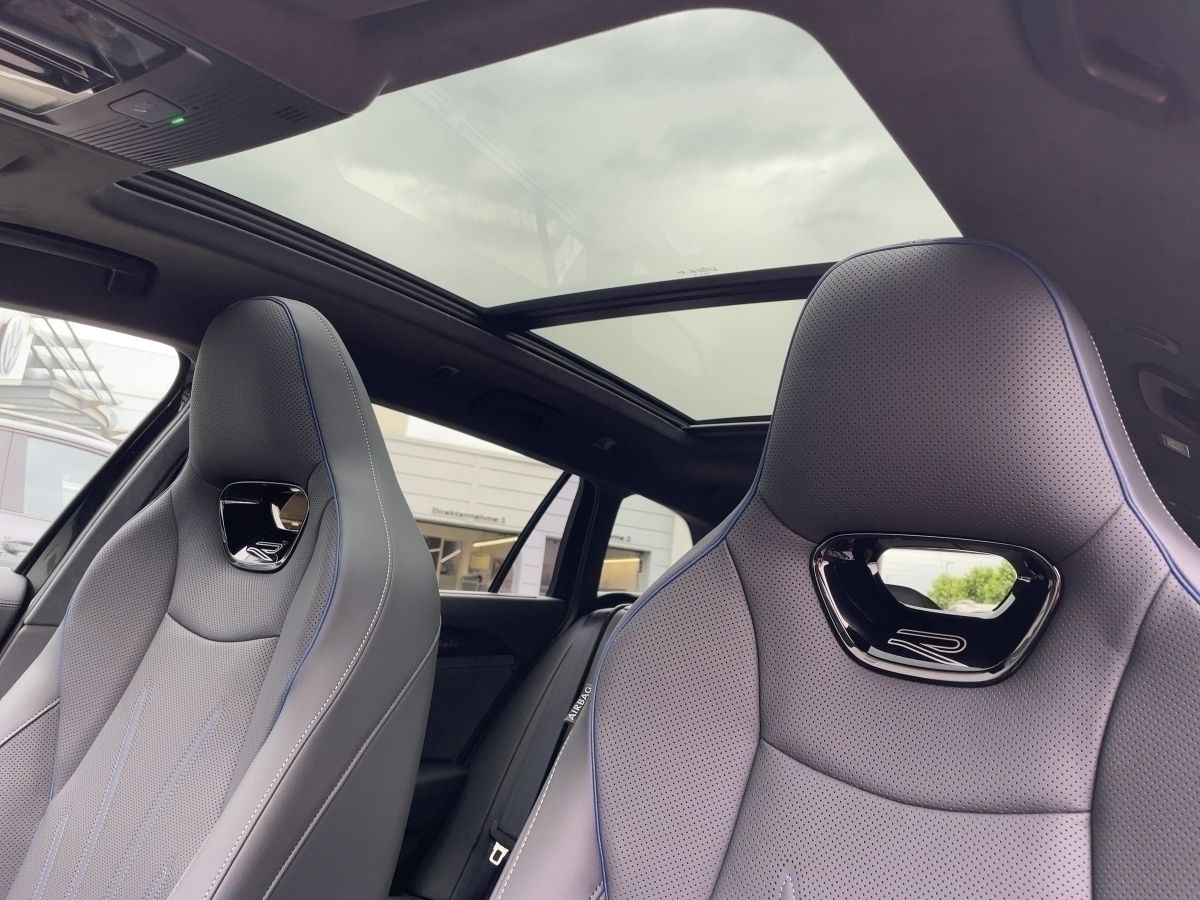 Fahrzeugabbildung Volkswagen Passat TDI 4M DSG R-Line Signature AHK Standhzg