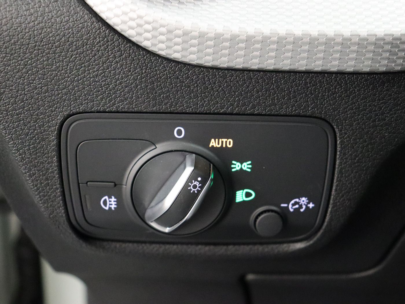 Fahrzeugabbildung Audi Q2 35 TFSI S tronic advanced |FLA|CarPlay|SpurH