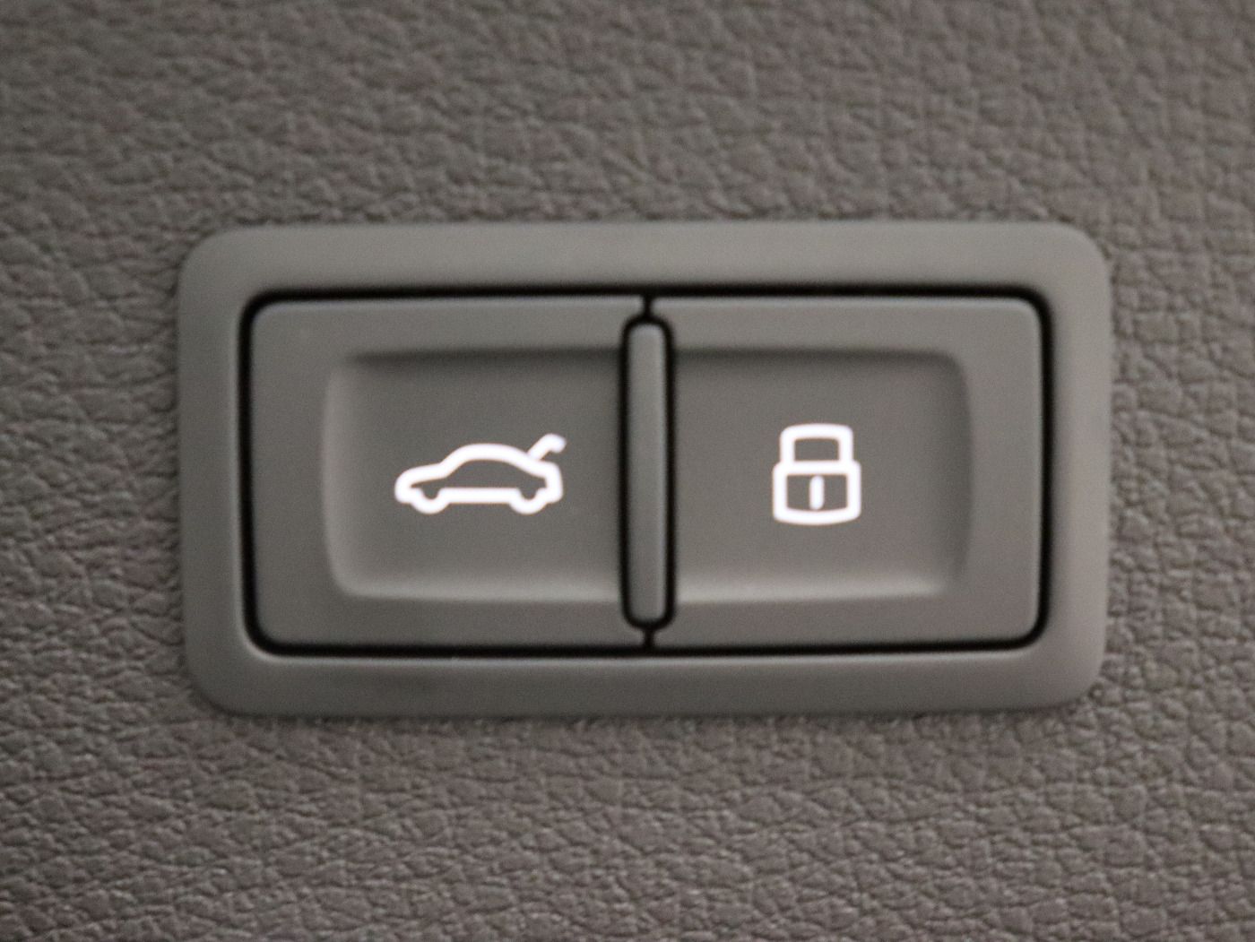Fahrzeugabbildung Audi Q8 e-tron 55 quattro advanced |Matrix|Luft|LED