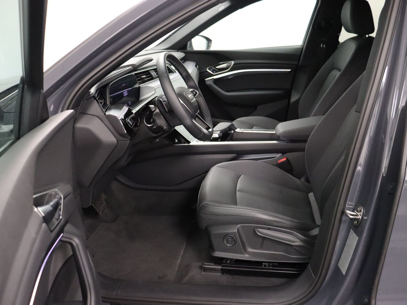 Fahrzeugabbildung Audi Q8 e-tron 55 quattro advanced |Matrix|Luft|LED
