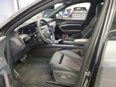 Fahrzeugabbildung Audi Q8 e-tron 55 quattro S line |Matrix|Luft|Pano
