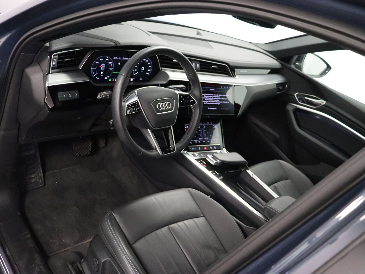 Fahrzeugabbildung Audi Q8 e-tron 55 quattro S line |Matrix|Luft|LED|LM
