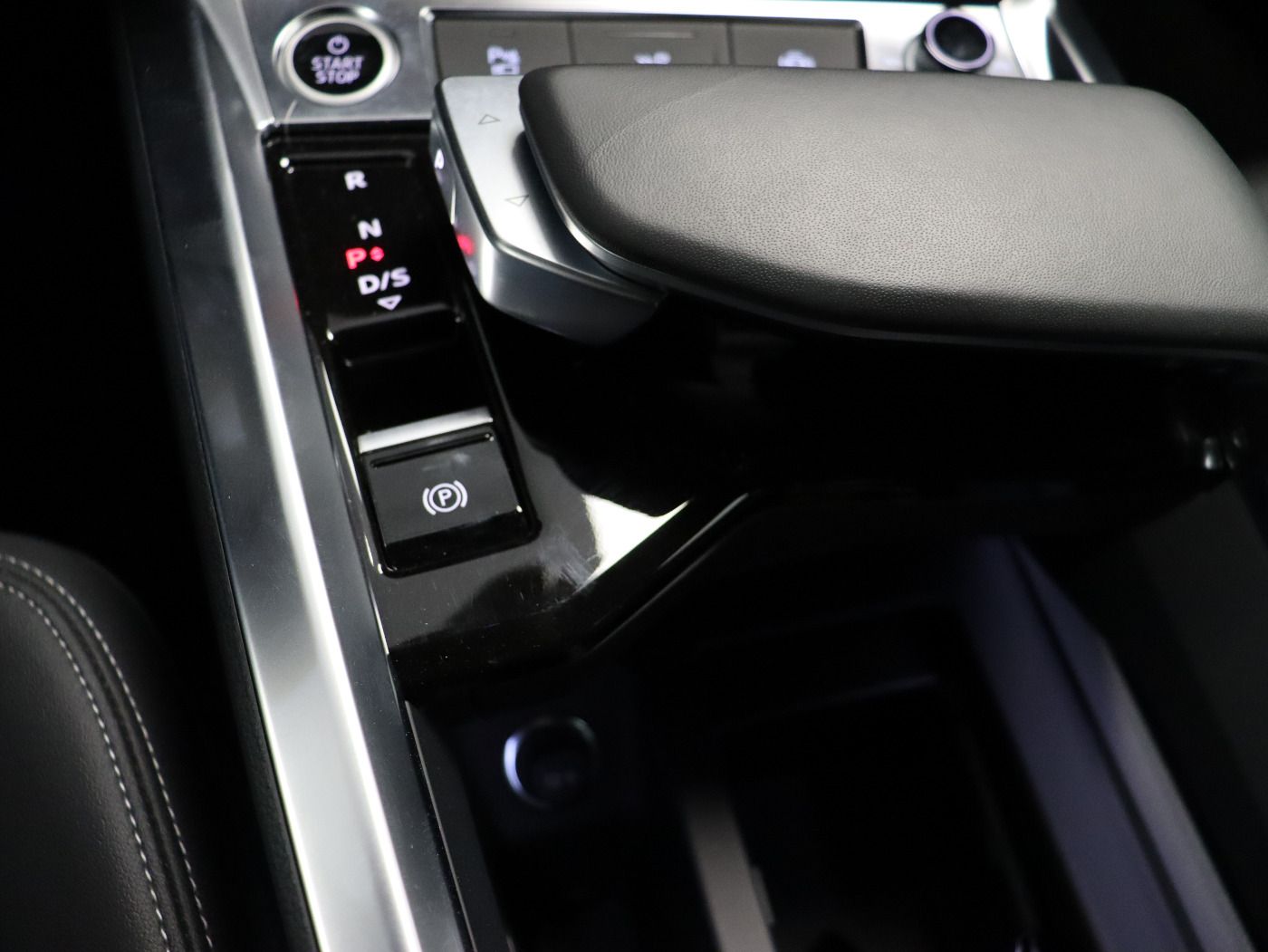 Fahrzeugabbildung Audi Q8 e-tron 55 quattro advanced |Matrix|Luft|LED