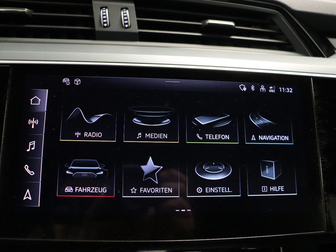 Fahrzeugabbildung Audi Q8 e-tron 55 quattro advanced |Matrix|Luft|LED
