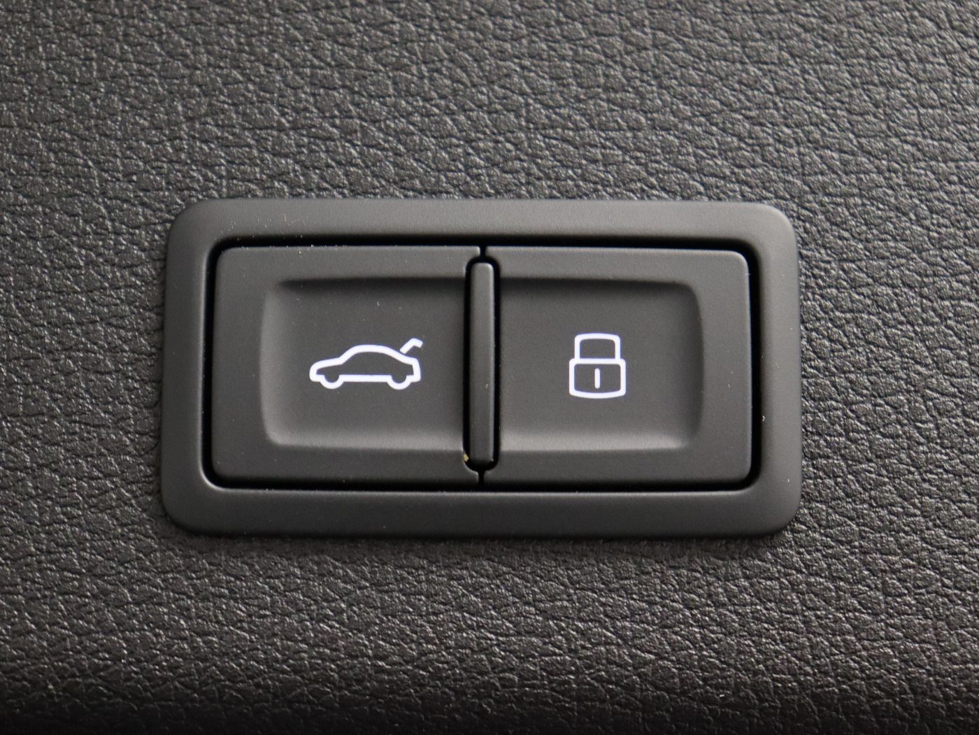 Fahrzeugabbildung Audi Q8 e-tron 55 quattro advanced |Matrix|Luft|LED