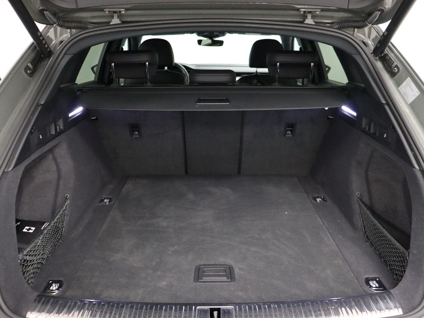 Fahrzeugabbildung Audi Q8 e-tron 55 quattro advanced |Matrix|Luft|LED