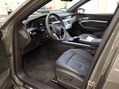 Fahrzeugabbildung Audi Q8 e-tron 55 quattro advanced |Matrix|Luft|LED