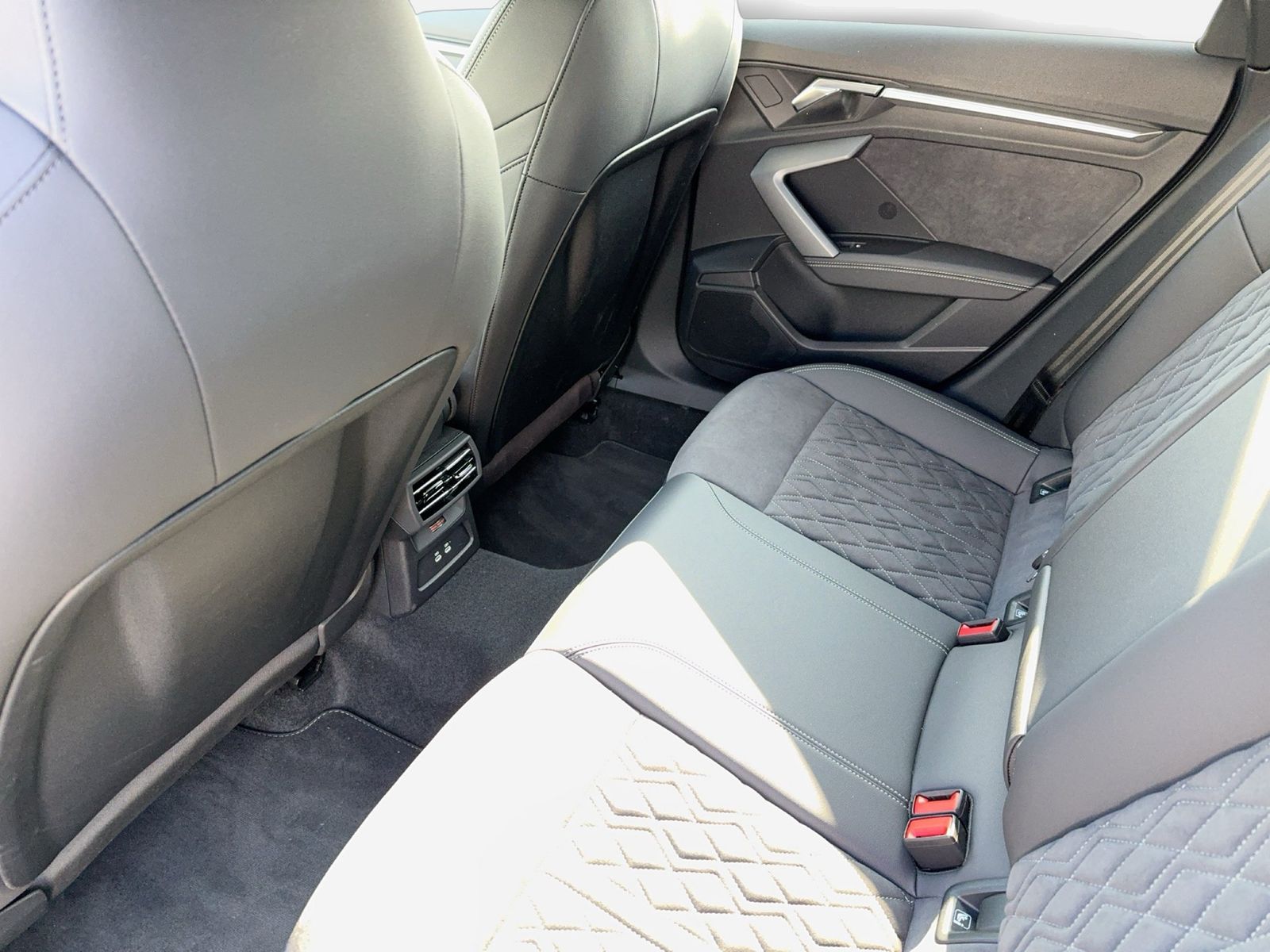 Fahrzeug autohaus mense Fahrzeugabbildung Audi A3 Sportback 35TFSI S-Line |Pano|AHK