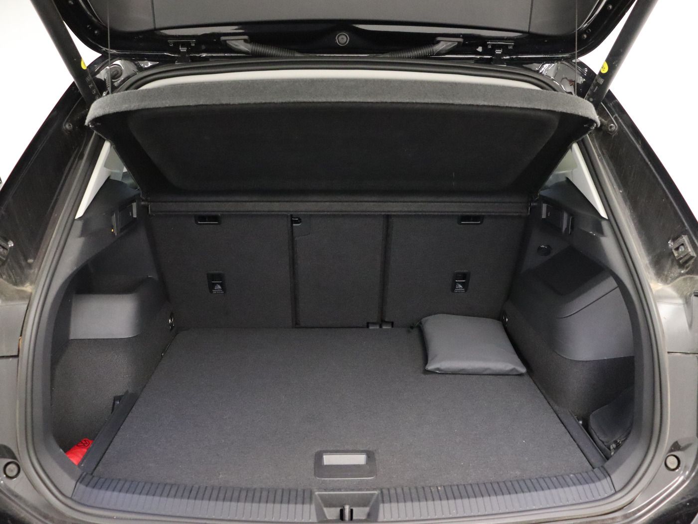 Fahrzeugabbildung Volkswagen Tiguan 2.0 TDI DSG Elegance |AHK|Matrix|4xSHZG