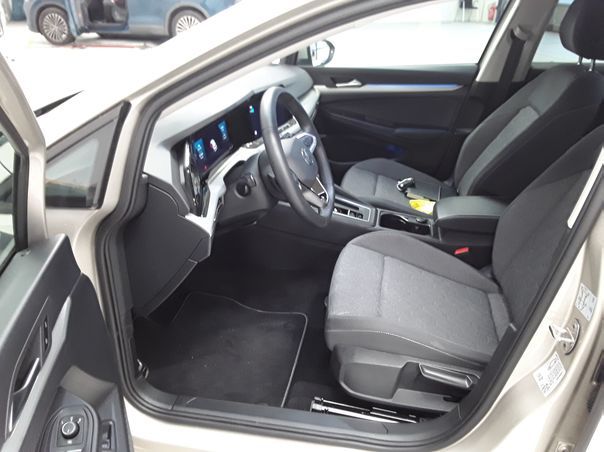 Fahrzeugabbildung Volkswagen Golf VIII Variant 2.0 TDI DSG Move |AHK|Matrix