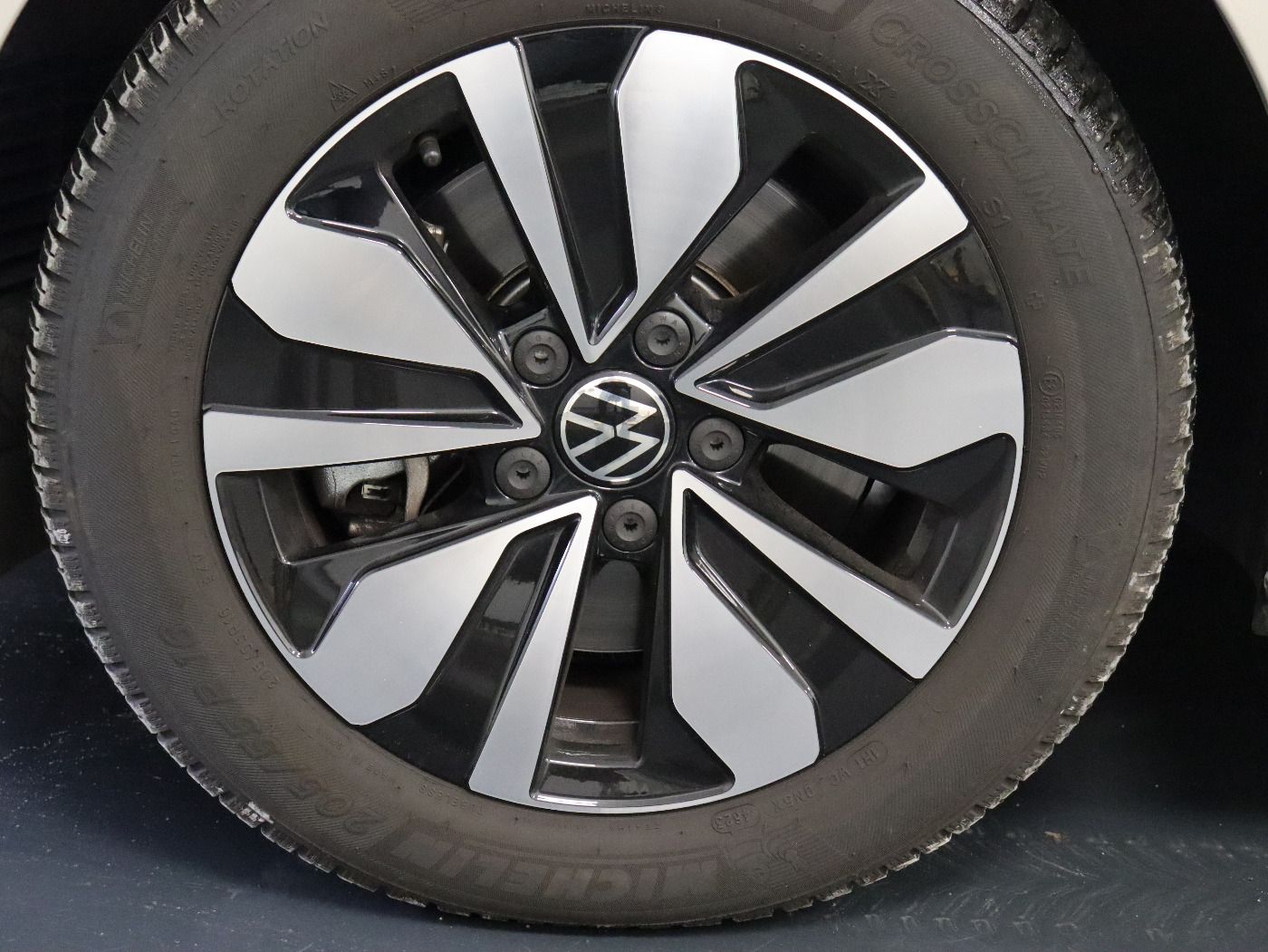 Fahrzeugabbildung Volkswagen Golf VIII Variant 2.0 TDI DSG Move |AHK|Matrix