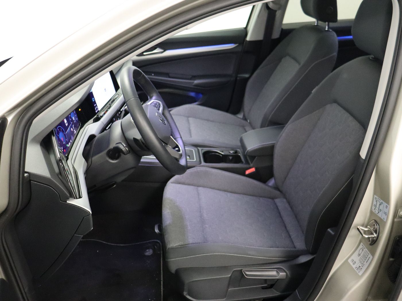 Fahrzeugabbildung Volkswagen Golf VIII Variant 2.0 TDI DSG Move |AHK|Matrix