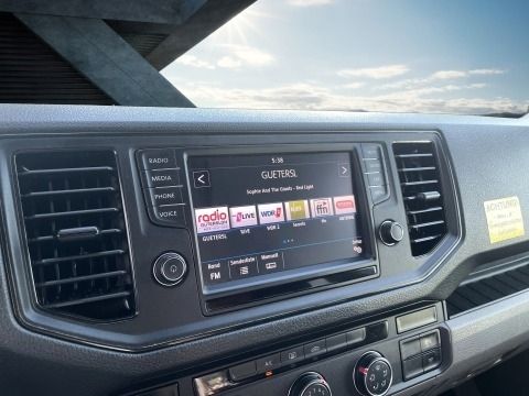 Fahrzeugabbildung Volkswagen Crafter Kombi Rollstuhlrampe |STH|CarPlay