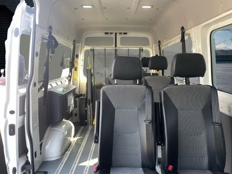 Fahrzeugabbildung Volkswagen Crafter Kombi Rollstuhlrampe |STH|CarPlay