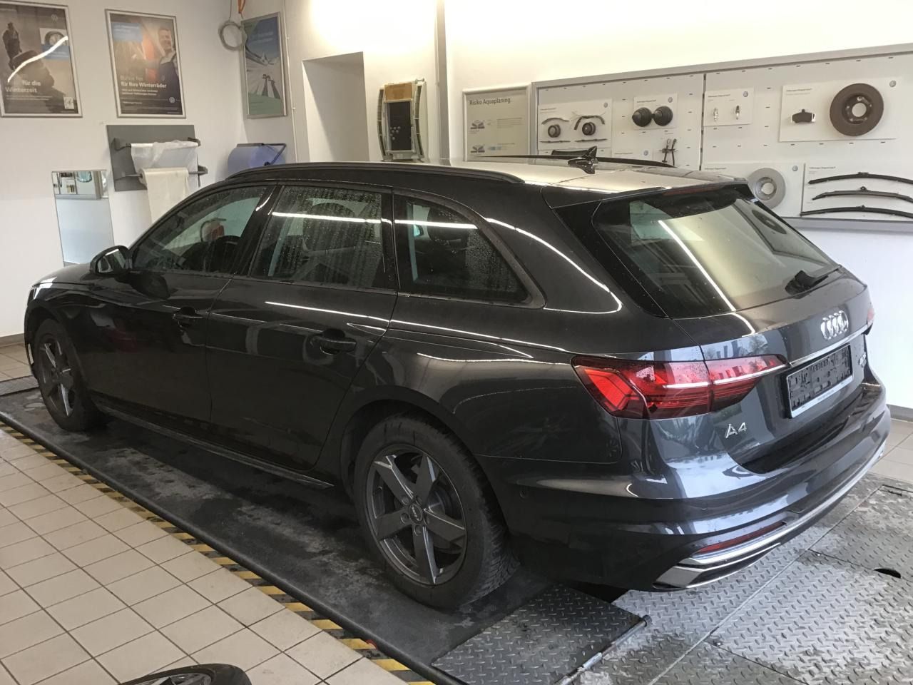 Fahrzeugabbildung Audi A4 Avant 40 TDI quattro S tronic Advanced |ACC