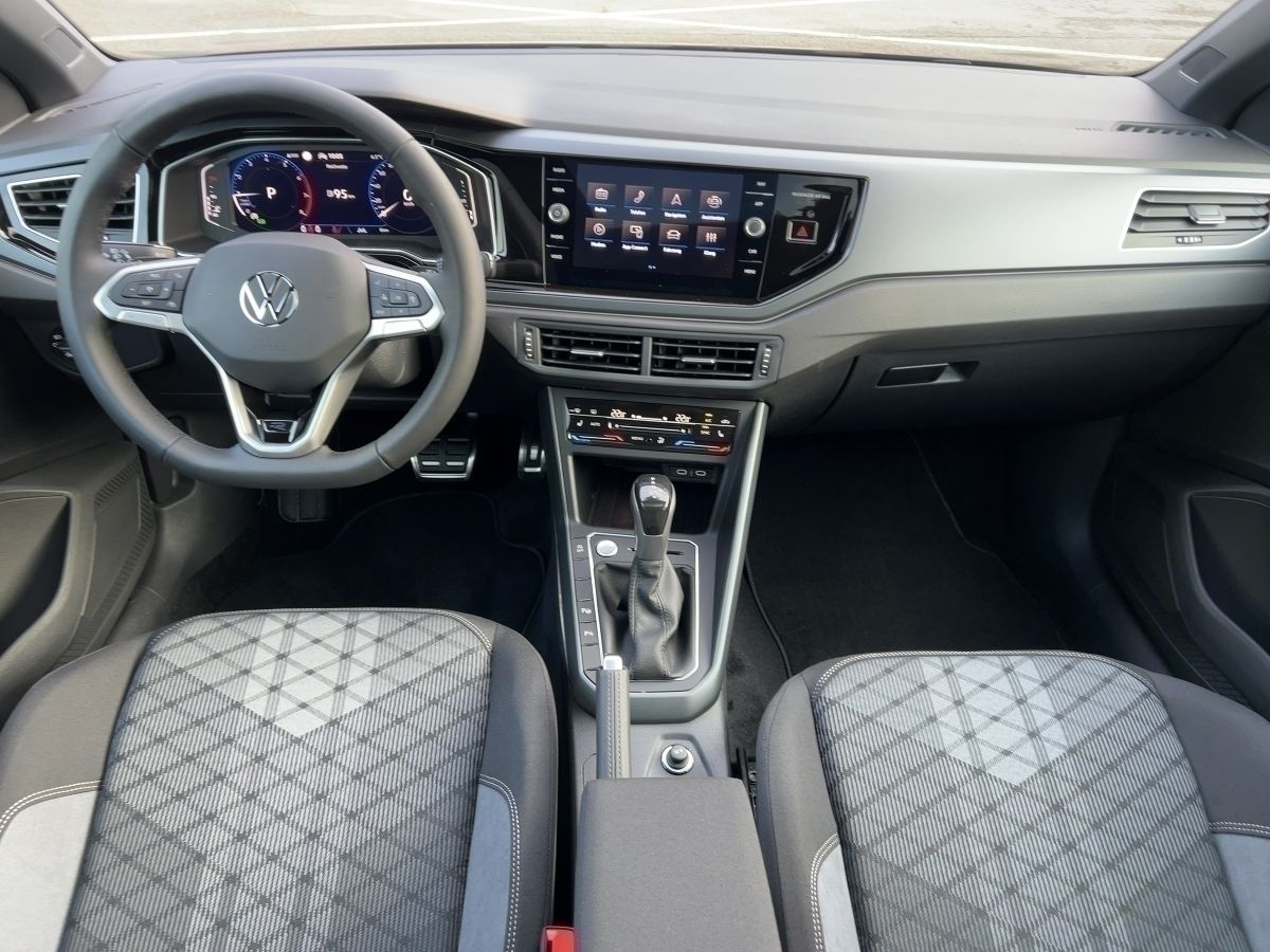 Fahrzeugabbildung Volkswagen Polo 1.0 TSI DSG R-Line Navi Pano Keyless Kamera