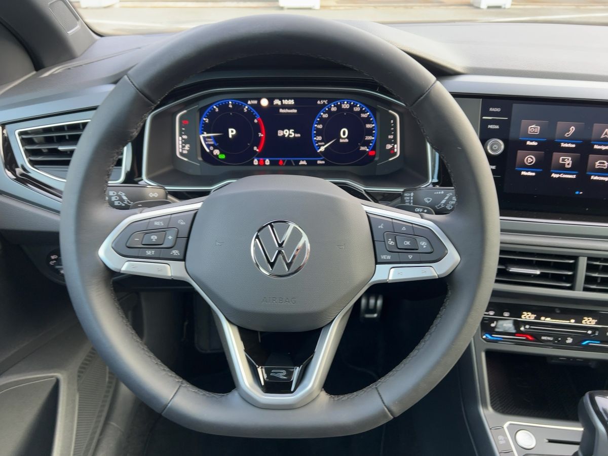 Fahrzeugabbildung Volkswagen Polo 1.0 TSI DSG R-Line Navi Pano Keyless Kamera