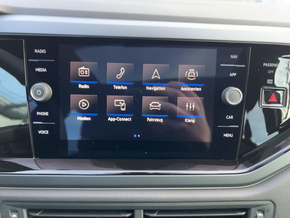 Fahrzeugabbildung Volkswagen Polo 1.0 TSI DSG R-Line Navi Pano Keyless Kamera