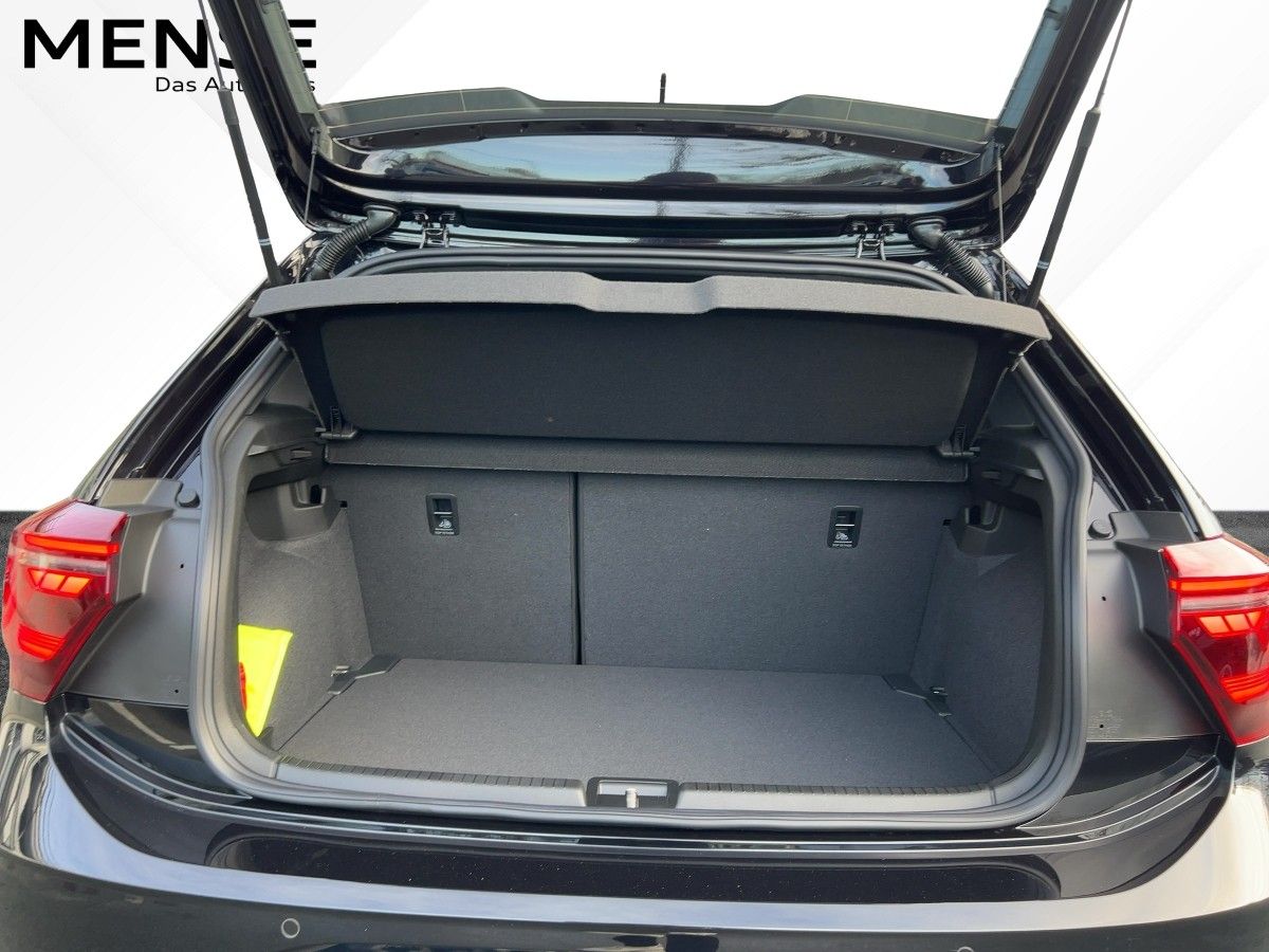 Fahrzeugabbildung Volkswagen Polo 1.0 TSI DSG R-Line Navi Pano Keyless Kamera