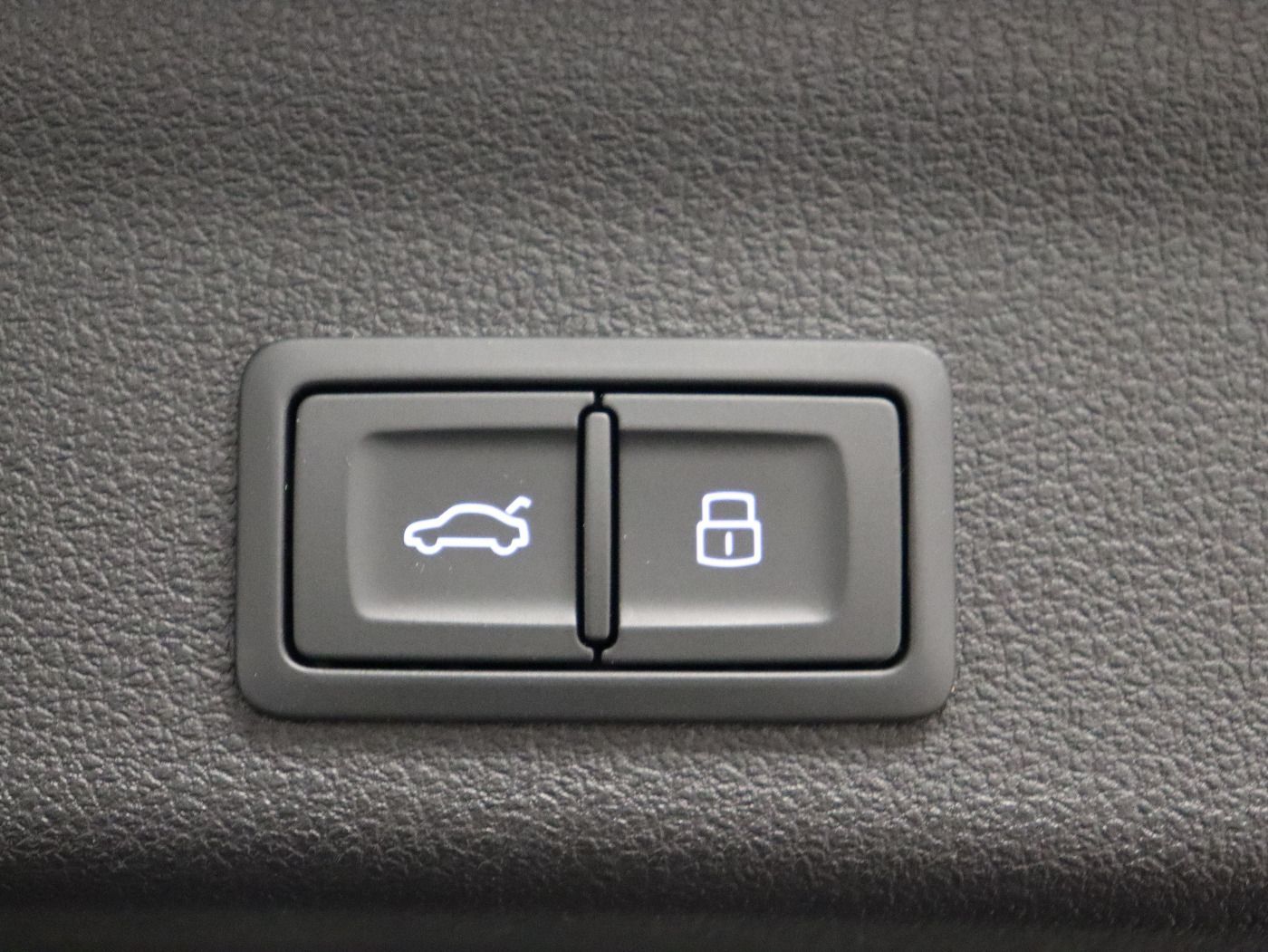 Fahrzeugabbildung Audi A6 Avant 40 TDI quattro S tronic design |Matrix