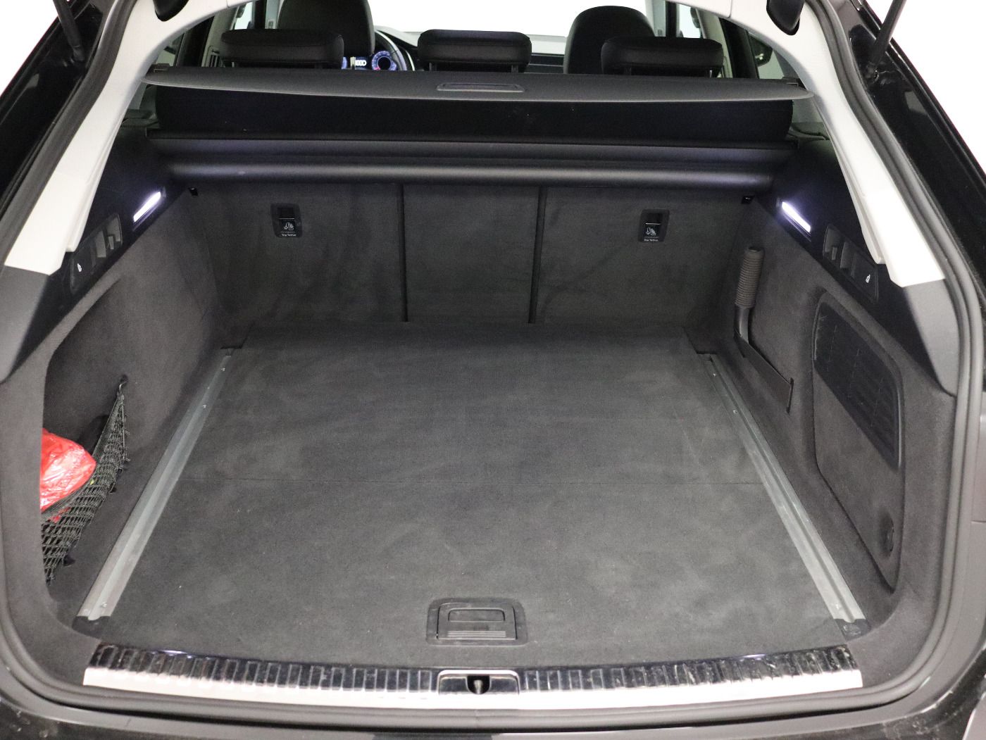 Fahrzeugabbildung Audi A6 Avant 40 TDI quattro S tronic design |Matrix