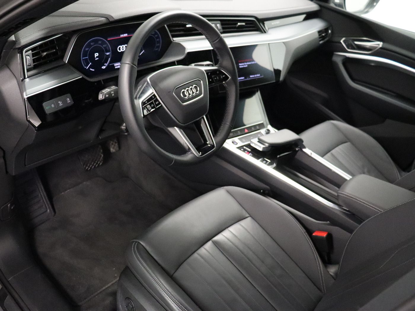 Fahrzeugabbildung Audi Q8 e-tron 55 quattro advanced |Matrix|Luft|LED