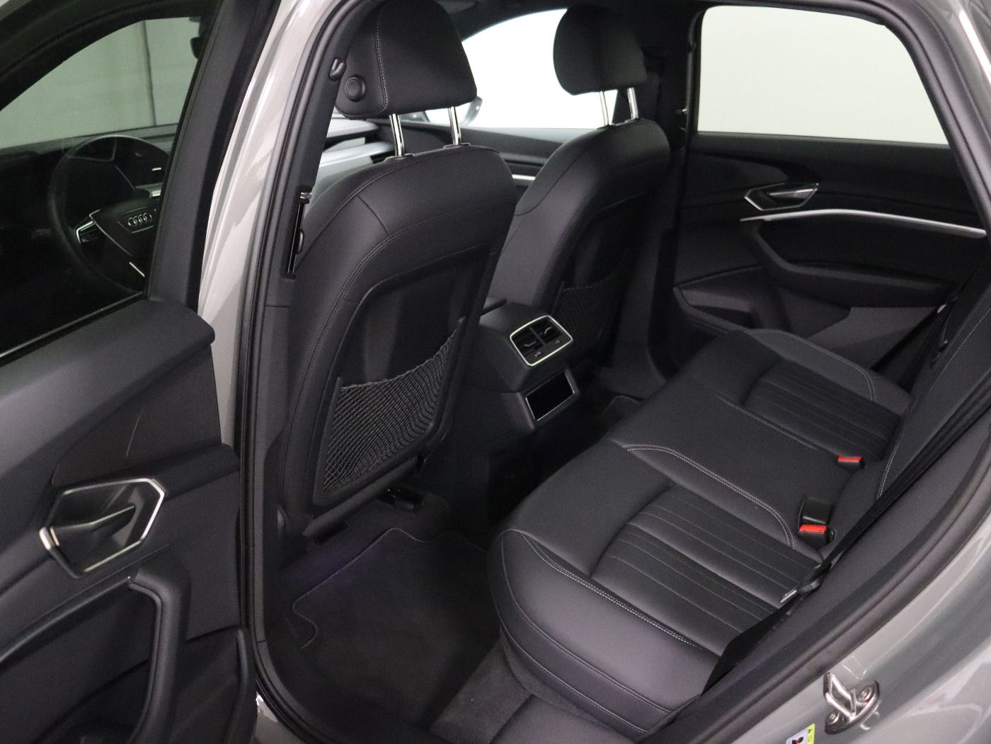 Fahrzeugabbildung Audi Q8 e-tron 55 quattro advanced |Matrix|Luft|LED