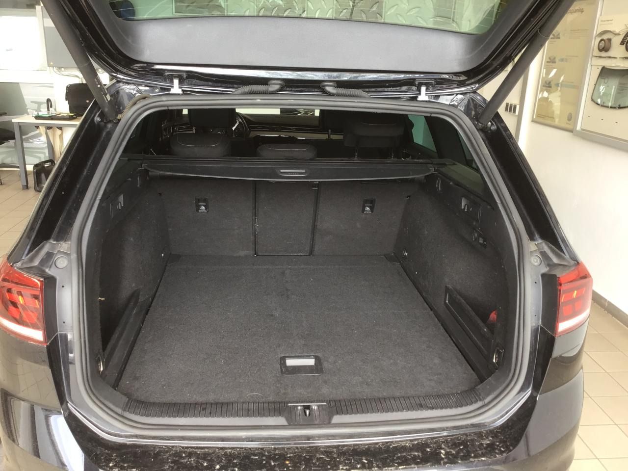 Fahrzeugabbildung Volkswagen Passat Variant |AHK|ACC|CarPlay|LM|SHZG|el.Heck