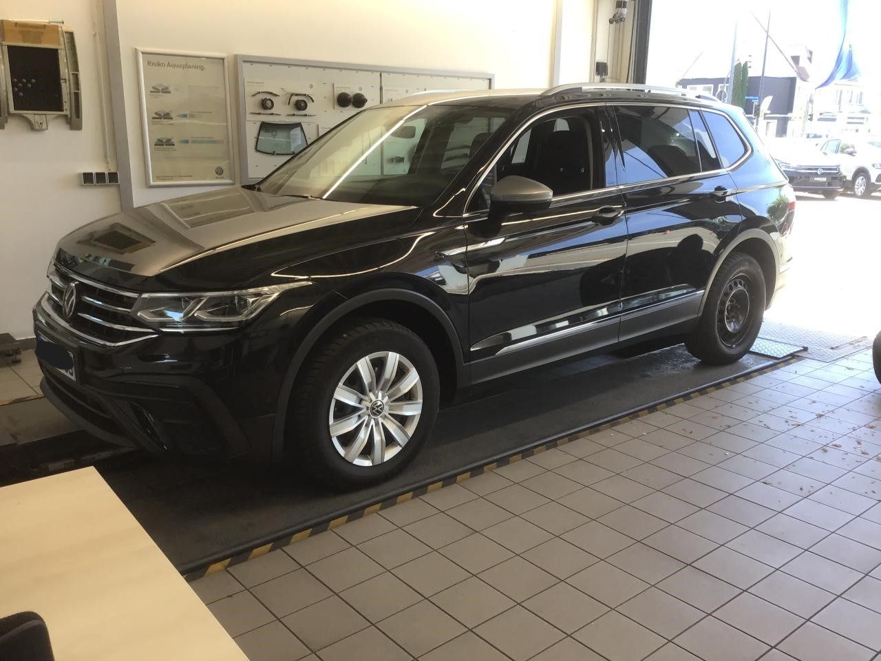 Fahrzeugabbildung Volkswagen Tiguan Allspace 2.0 TDI Life |AHK|Matrix|ACC|HUD
