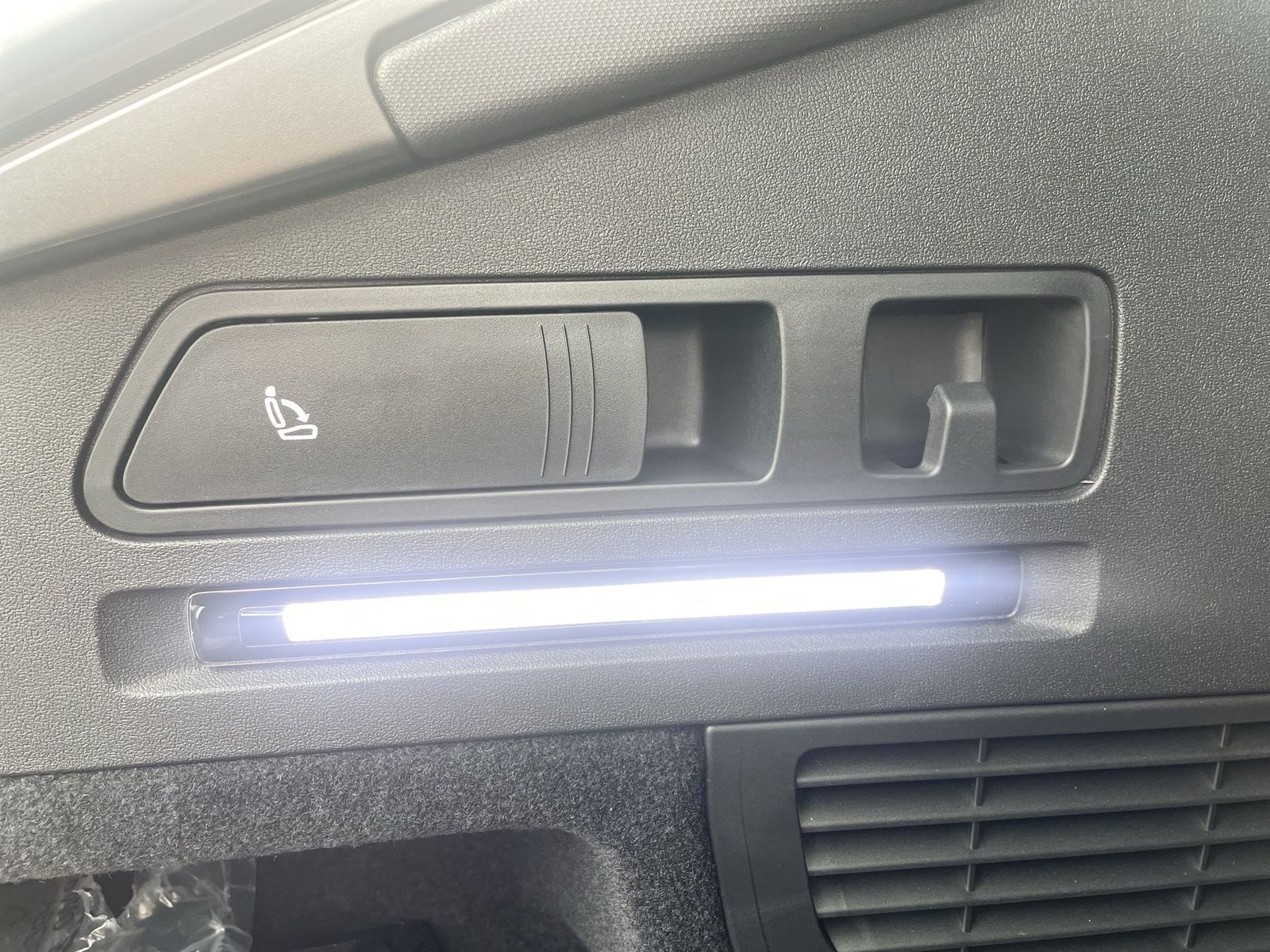 Fahrzeugabbildung Audi A6 Avant edition one TDI quattro S tronic Pano