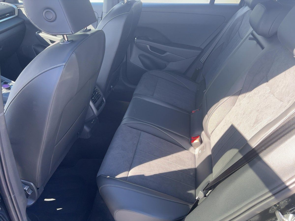 Fahrzeug autohaus mense Fahrzeugabbildung Volkswagen T-Roc Style 1.5 l eTSI OPF DSG AHK GJR BlackStyl - mit KI generiert/bearbeitet