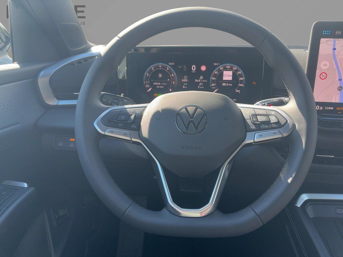Fahrzeug autohaus mense Fahrzeugabbildung Volkswagen T-Roc Style 1.5 l eTSI OPF DSG AHK GJR BlackStyl - mit KI generiert/bearbeitet