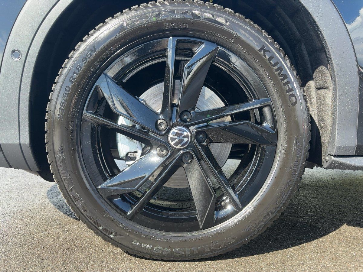 Fahrzeug autohaus mense Fahrzeugabbildung Volkswagen T-Roc Style 1.5 l eTSI OPF DSG AHK GJR BlackStyl - mit KI generiert/bearbeitet