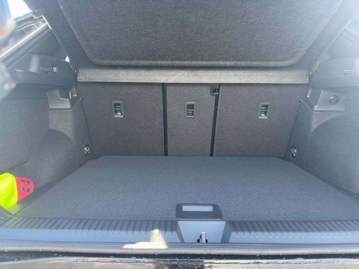 Fahrzeug autohaus mense Fahrzeugabbildung Volkswagen T-Roc Style 1.5 l eTSI OPF DSG AHK GJR BlackStyl - mit KI generiert/bearbeitet
