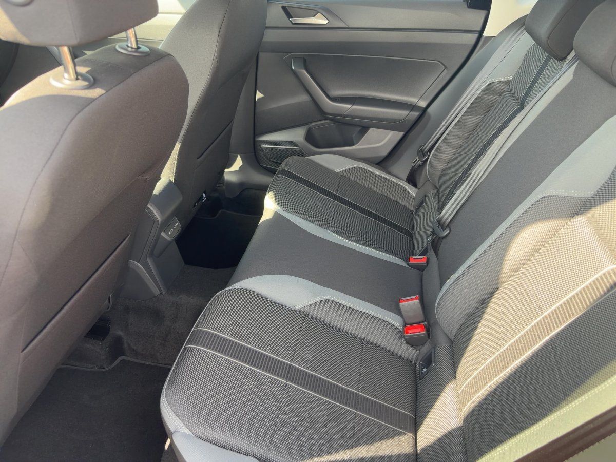 Fahrzeug autohaus mense Fahrzeugabbildung Volkswagen Polo Style 1.0 l TSI DSG AHK Nav GJR Kamera - mit KI generiert/bearbeitet