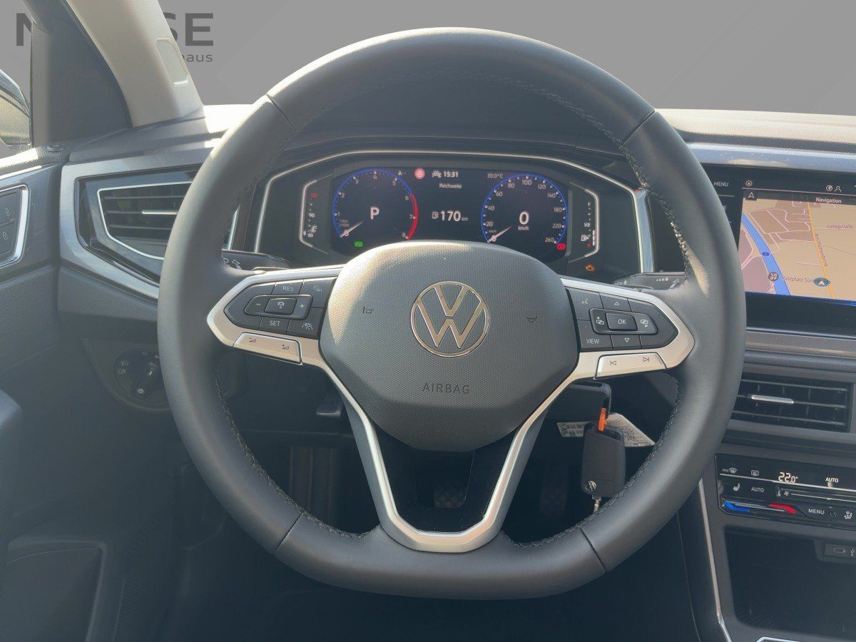 Fahrzeug autohaus mense Fahrzeugabbildung Volkswagen Polo Style 1.0 l TSI DSG AHK Nav GJR Kamera - mit KI generiert/bearbeitet