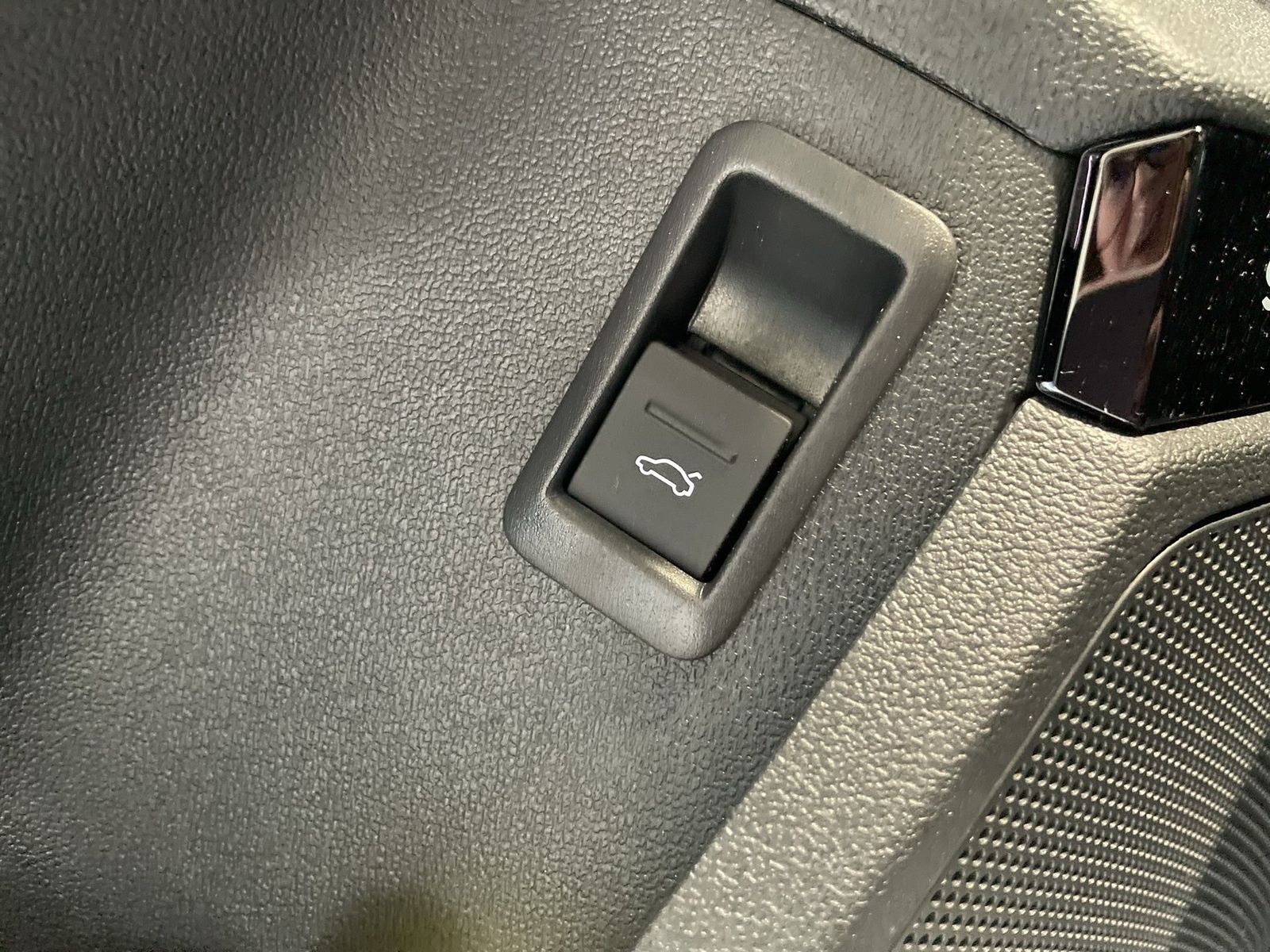 Fahrzeug autohaus mense Fahrzeugabbildung Audi RS 3 Limousine S tronic Designo Olive met.