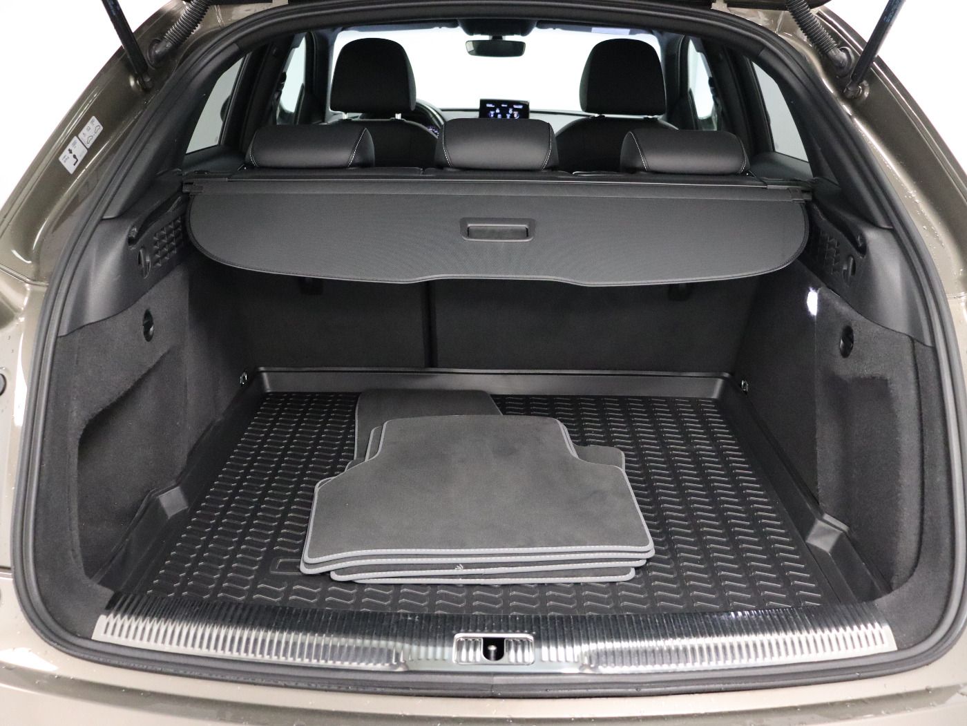Fahrzeugabbildung Audi Q3 1.4 TFSI S-line Sport |LM|KlimaA|AkustikGlas