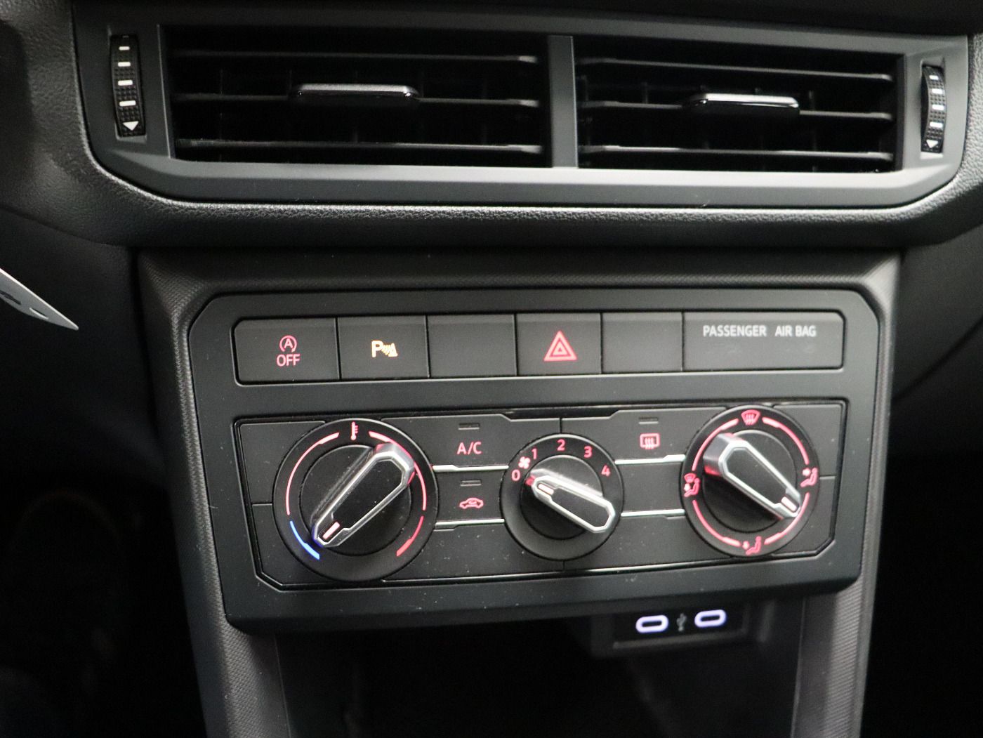 Fahrzeugabbildung Volkswagen T-Cross 1.0 TSI DSG |LM|PDC|LaneAss|AUT
