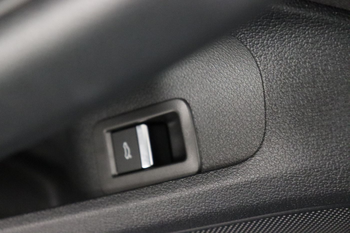 Fahrzeug autohaus mense Fahrzeugabbildung Audi A4 Avant 40 TDI S tronic S line Standheizung |LM