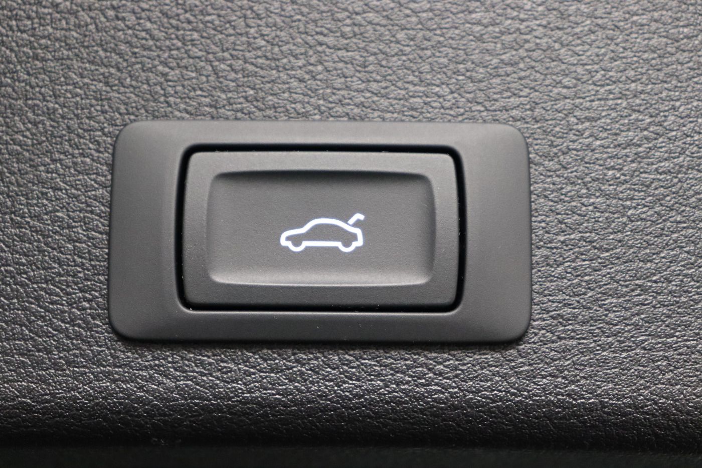 Fahrzeug autohaus mense Fahrzeugabbildung Audi A4 Avant 40 TDI S tronic S line Standheizung |LM