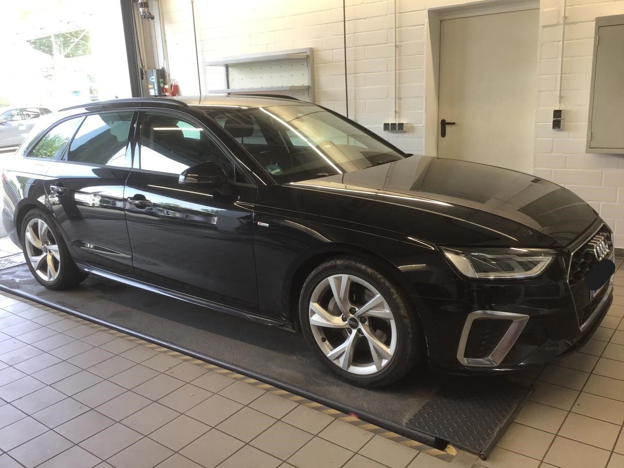 Fahrzeugabbildung Audi A4 Avant 40 TDI S tronic S line Standheizung |LM