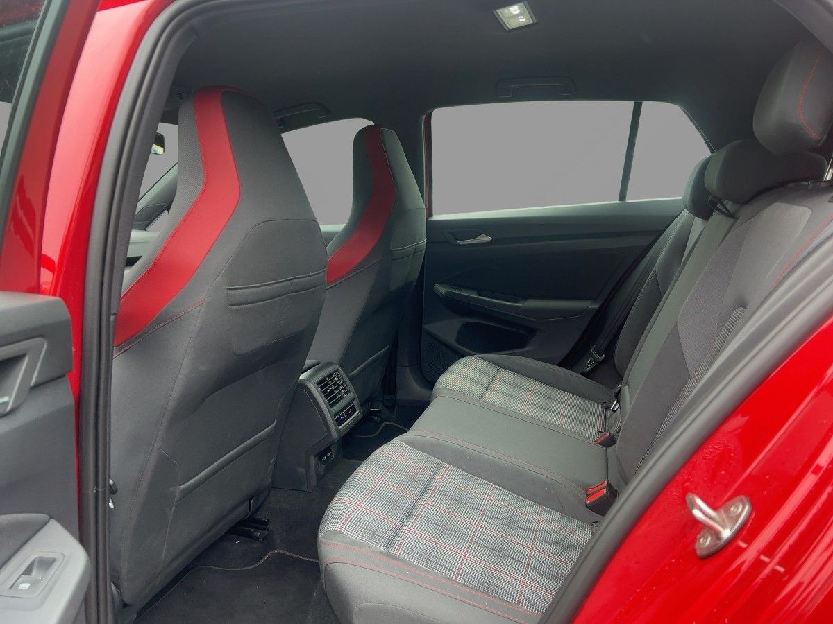 Fahrzeugabbildung Volkswagen Golf GTI Fahrschulwagen AHK Nav Kamera SideAssis