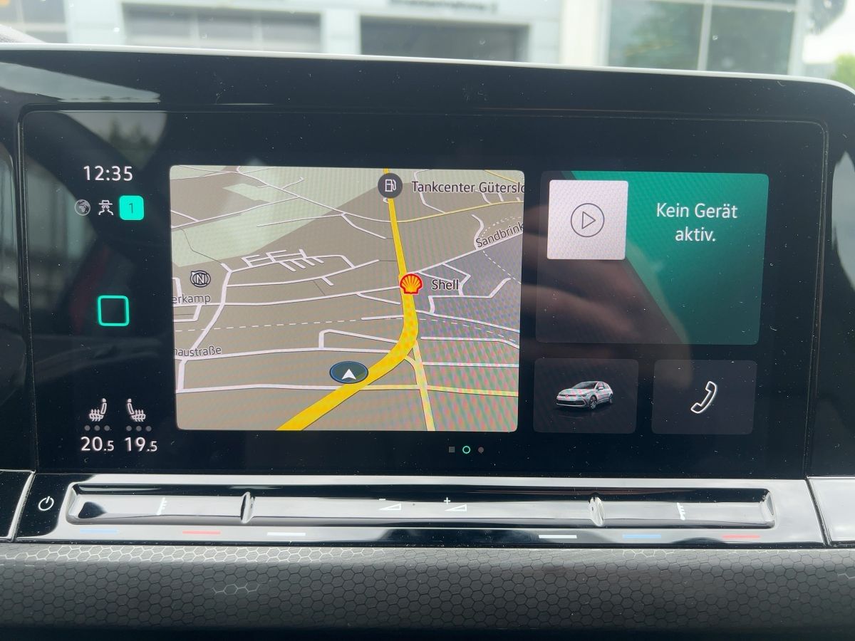 Fahrzeugabbildung Volkswagen Golf GTI Fahrschulwagen AHK Nav Kamera SideAssis