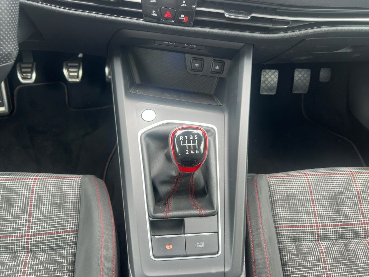 Fahrzeugabbildung Volkswagen Golf GTI Fahrschulwagen AHK Nav Kamera SideAssis