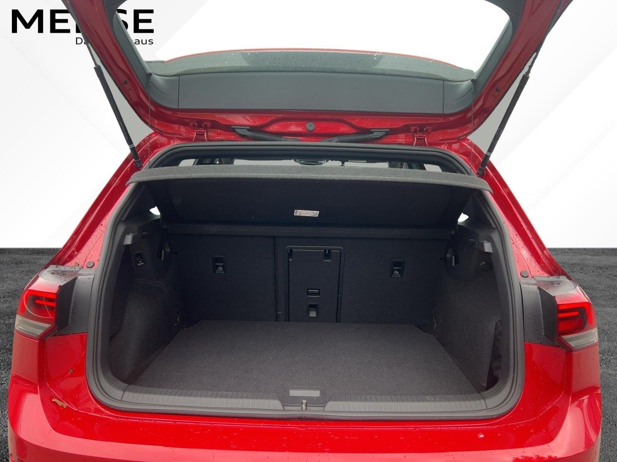 Fahrzeugabbildung Volkswagen Golf GTI Fahrschulwagen AHK Nav Kamera SideAssis
