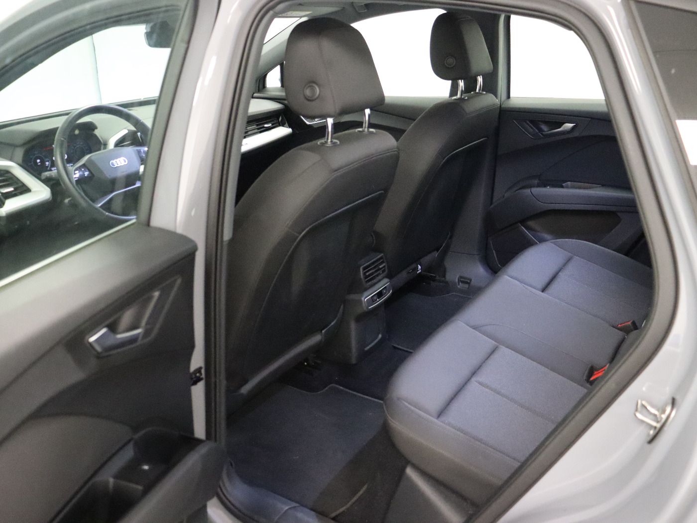 Fahrzeugabbildung Audi Q4 Sportback e-tron 35 e-tron |VirtualCP|STH|PDC