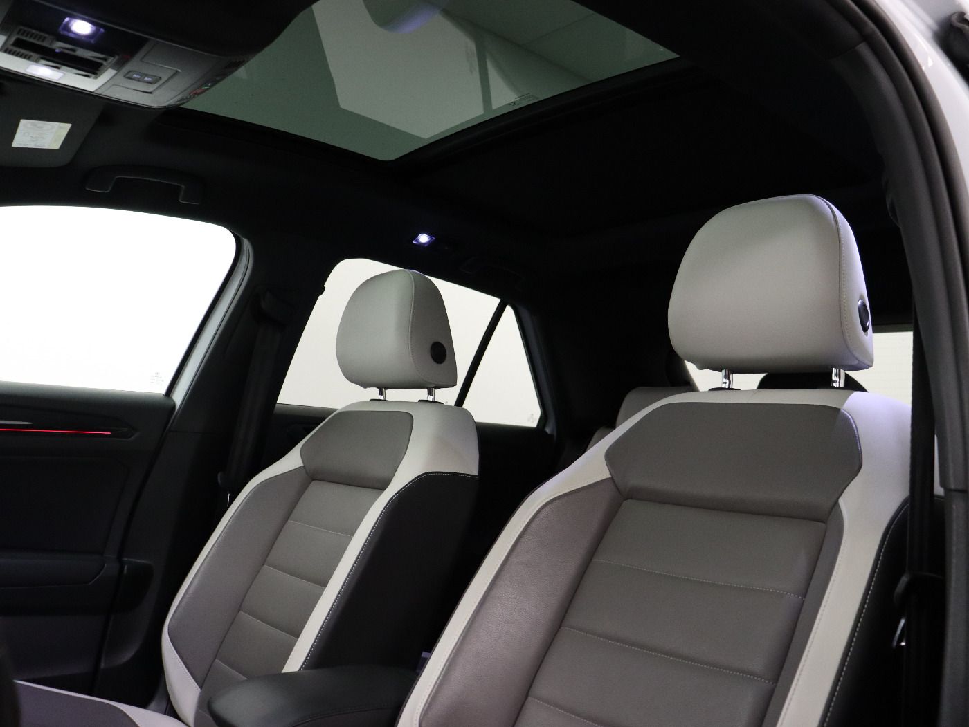 Fahrzeugabbildung Volkswagen T-Roc 2.0 TDI 4M DSG Sport Navi Pano Standhzg