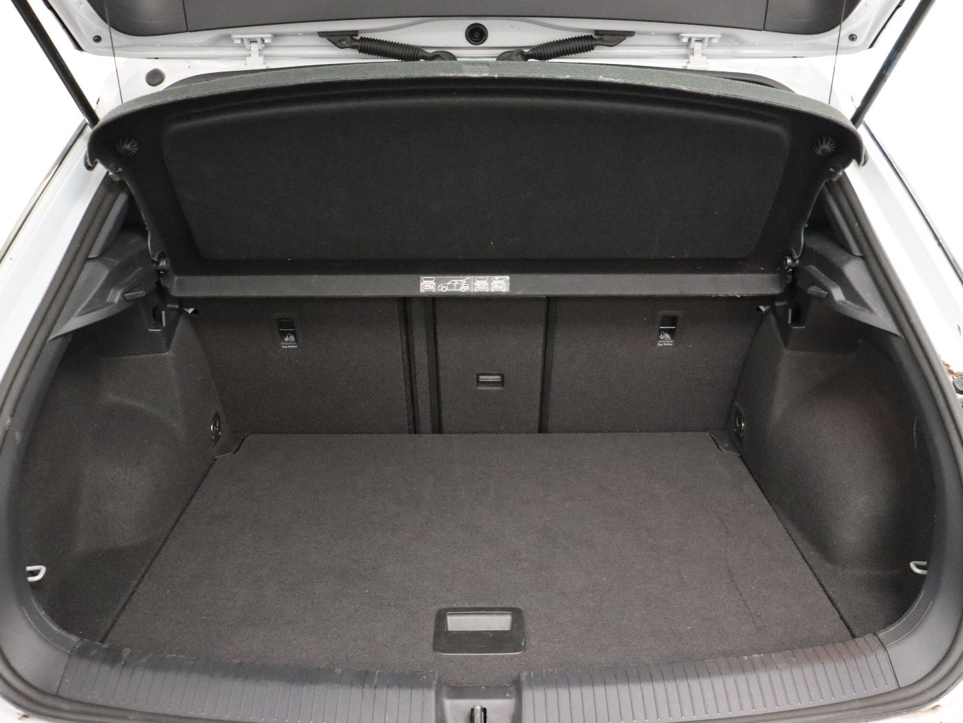 Fahrzeugabbildung Volkswagen T-Roc 2.0 TDI 4M DSG Sport Navi Pano Standhzg