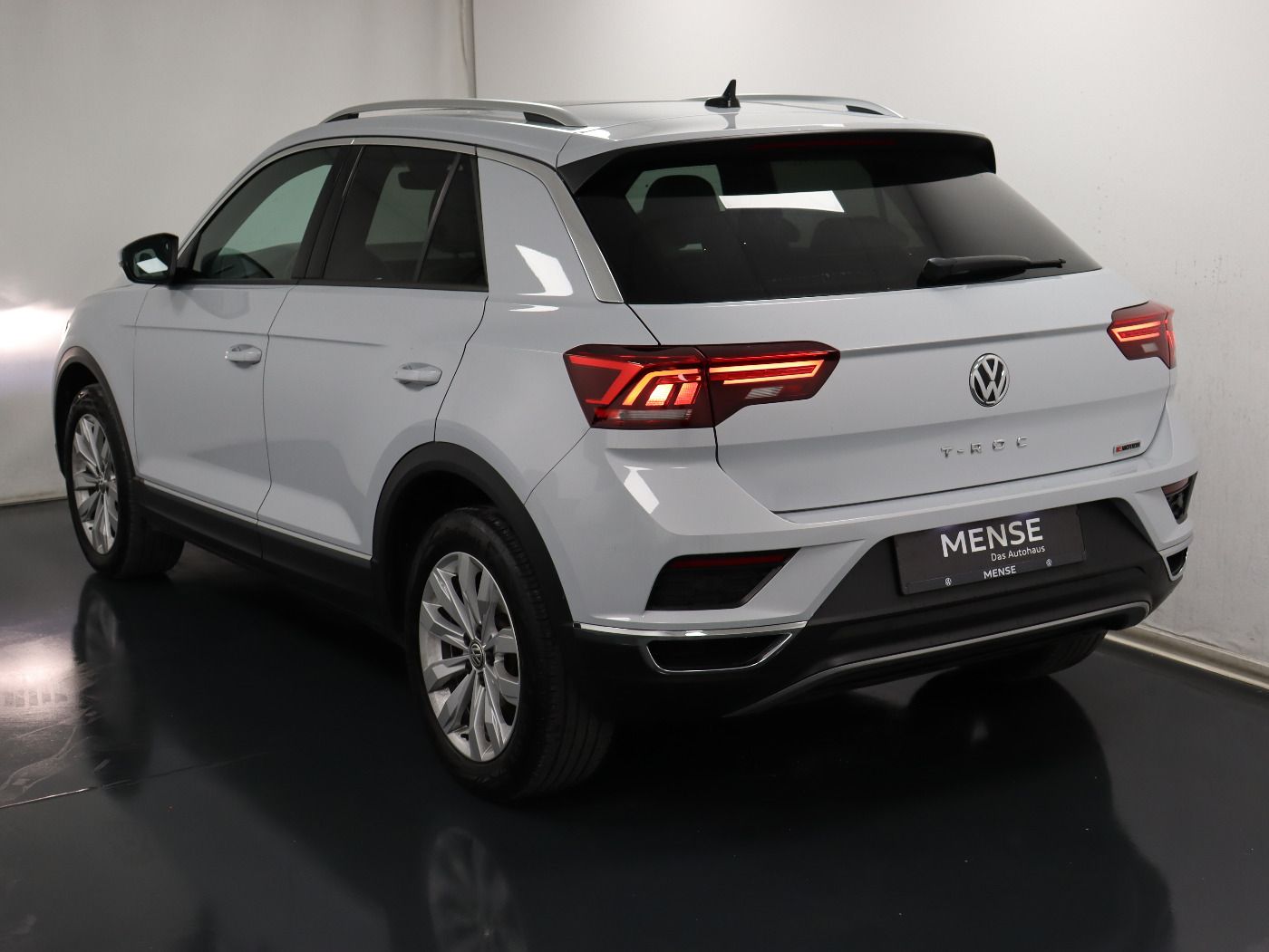 Fahrzeugabbildung Volkswagen T-Roc 2.0 TDI 4M DSG Sport Navi Pano Standhzg